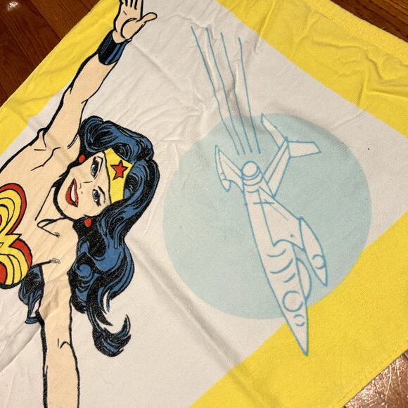 Pottery Barn Kids Wonder Woman Beach Towel Yellow White Blue Red - Picture 6 of 7